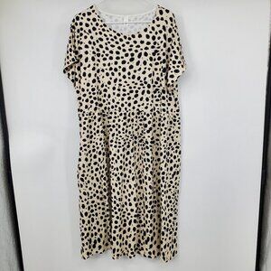 Pink Daisy Plus Animal Leopard‎ Print White and Black Short Sleeved Dress 2X